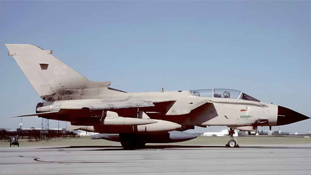 Right-hand side view of a Tornado GR1 in Desert Storm livery.